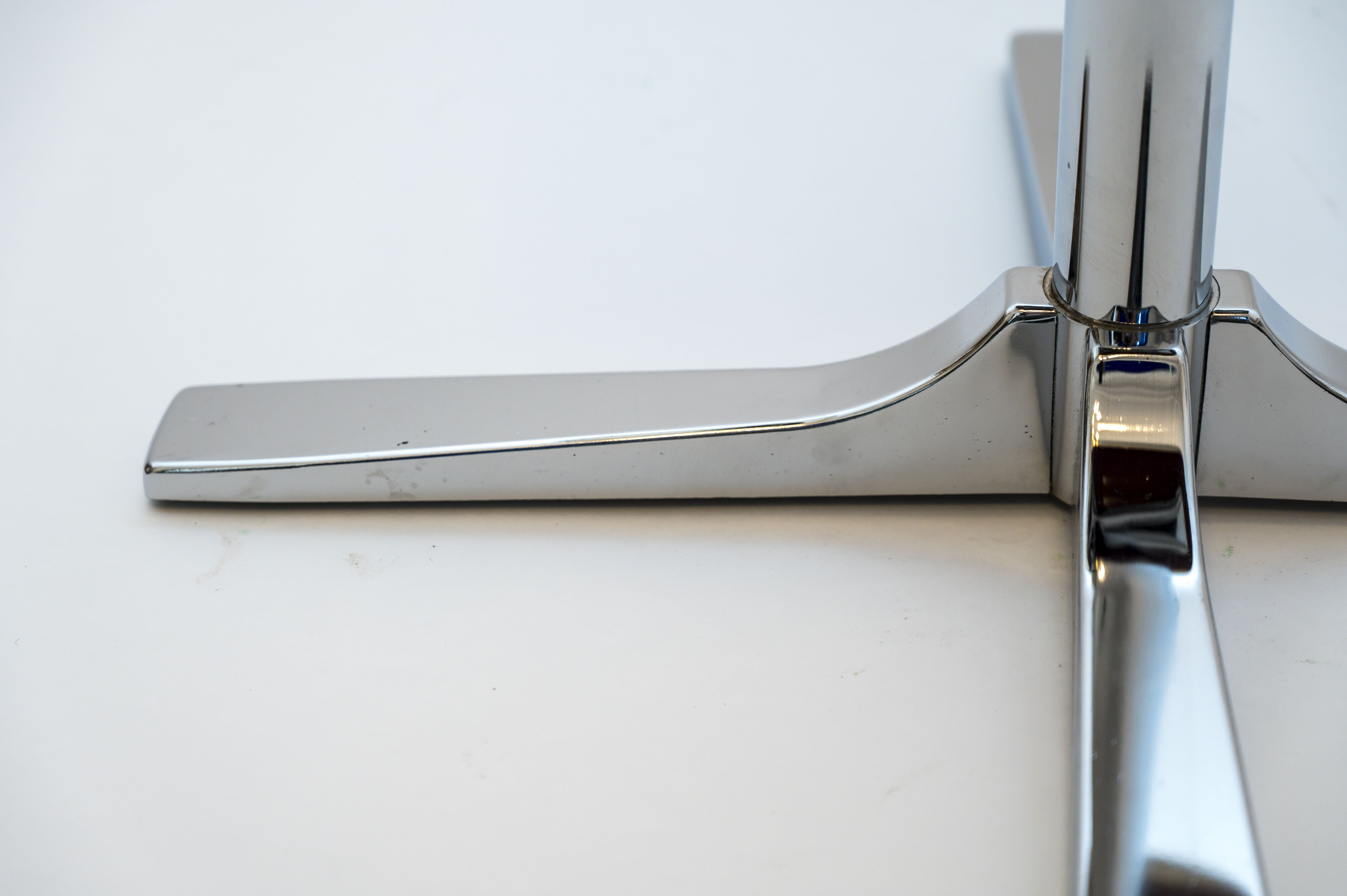 Couple of tulip chairs in plexiglas