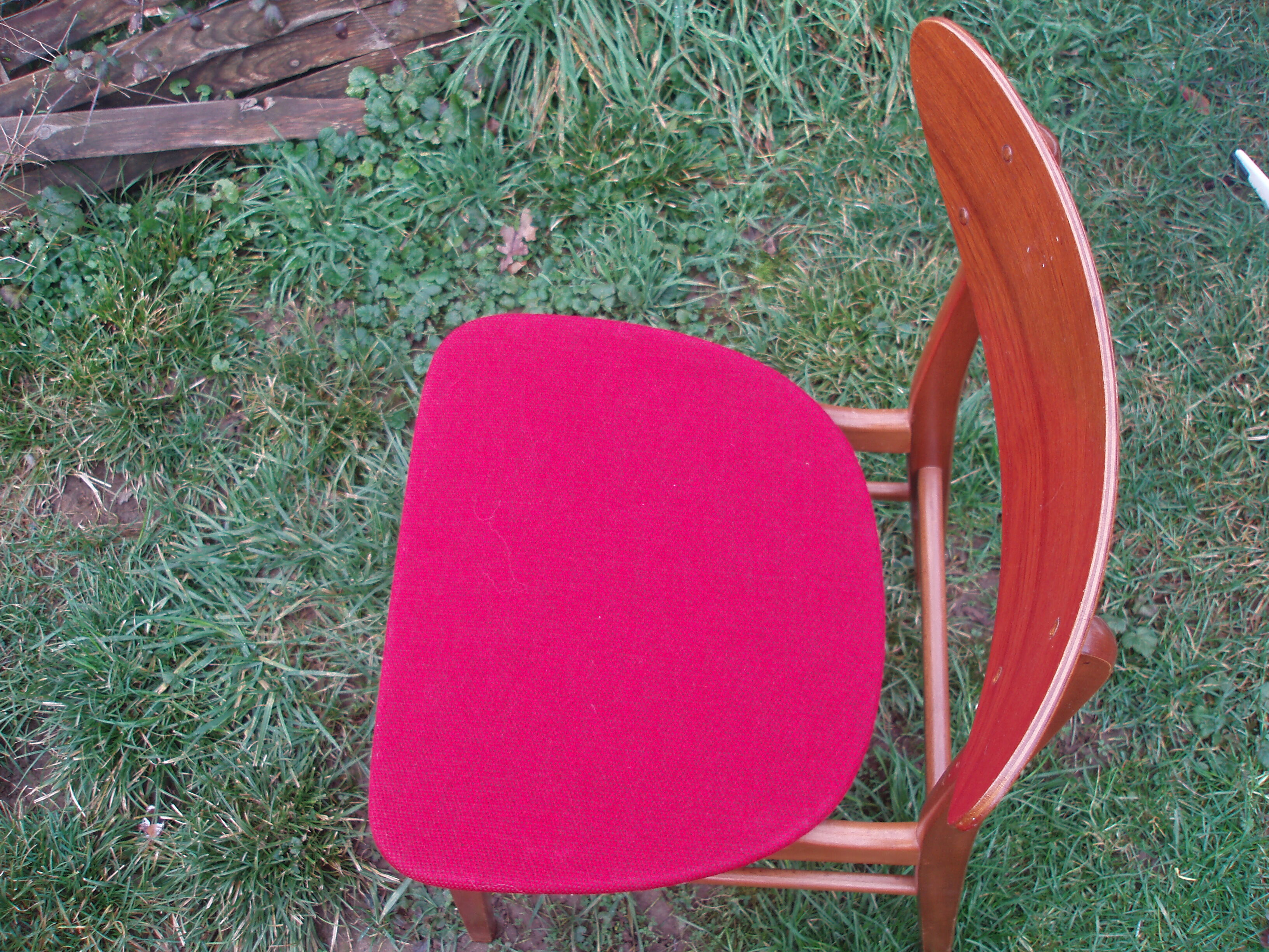Pair of Scandinavian chairs in teak and red fabric