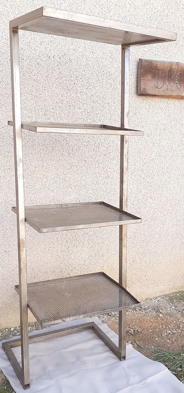Etagère industrielle zigzag en métal perforé