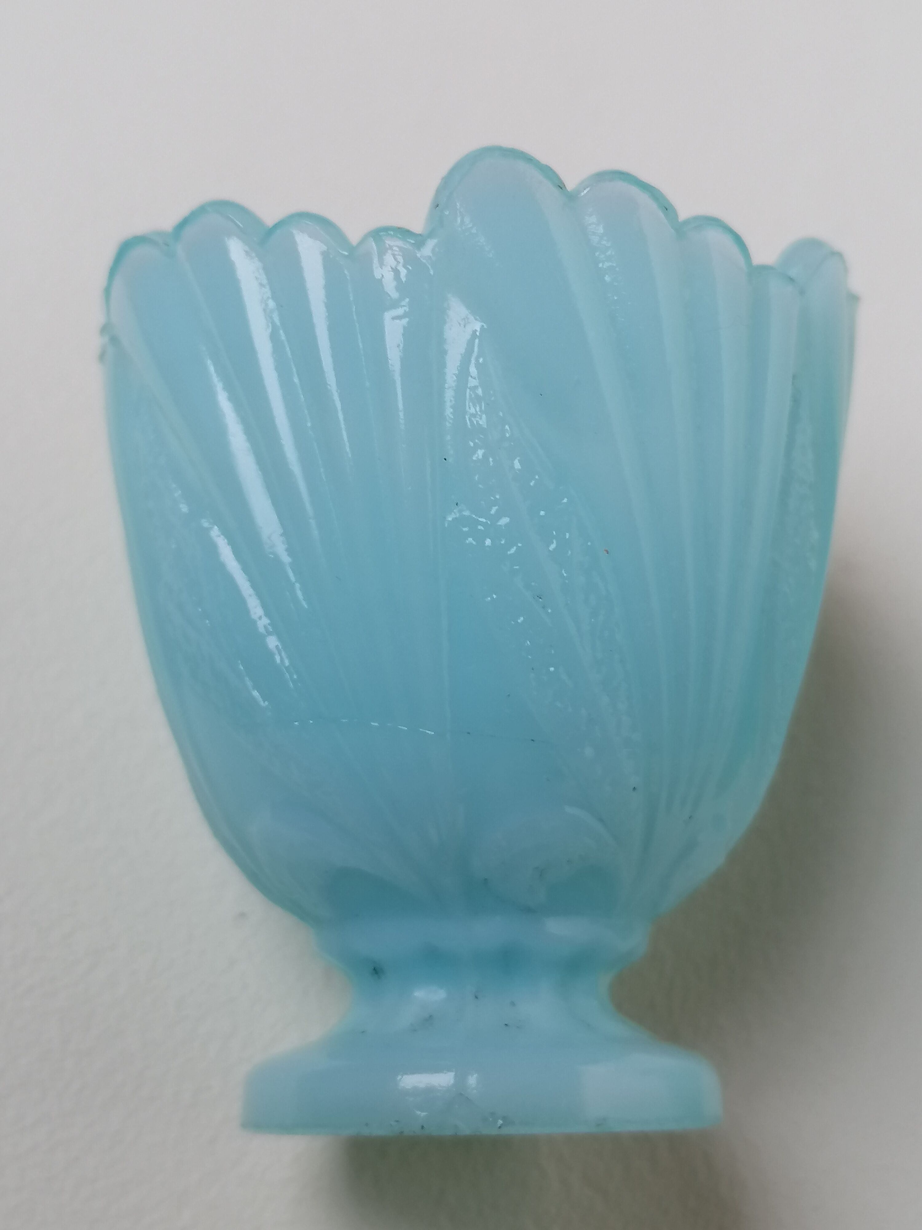 Duo de coquetiers en opaline de foire