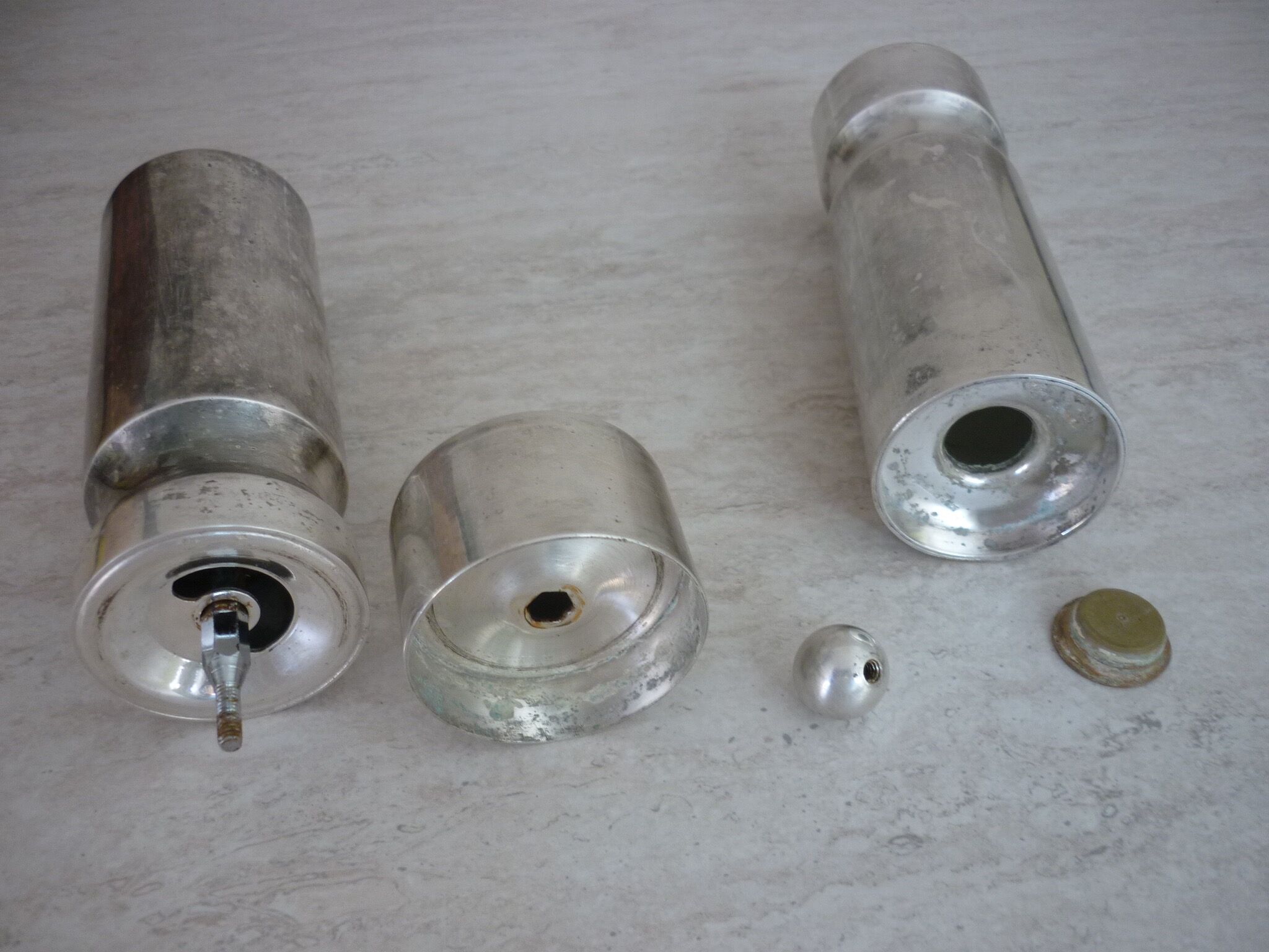 Ermetic salt and pepper shaker by Stéphane Prud'homme in silver metal