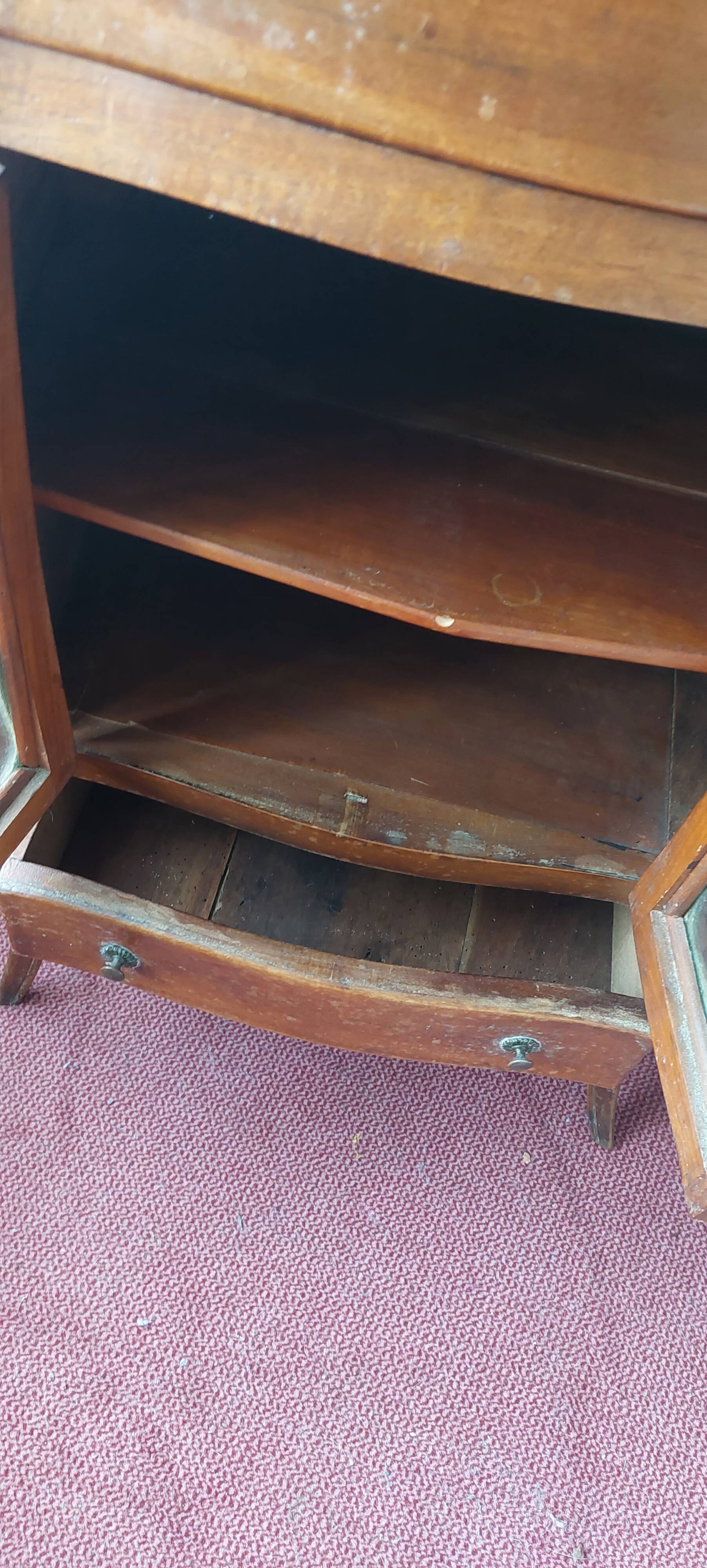Small vestibule furniture from the Louis XVI period in cherry wood.
