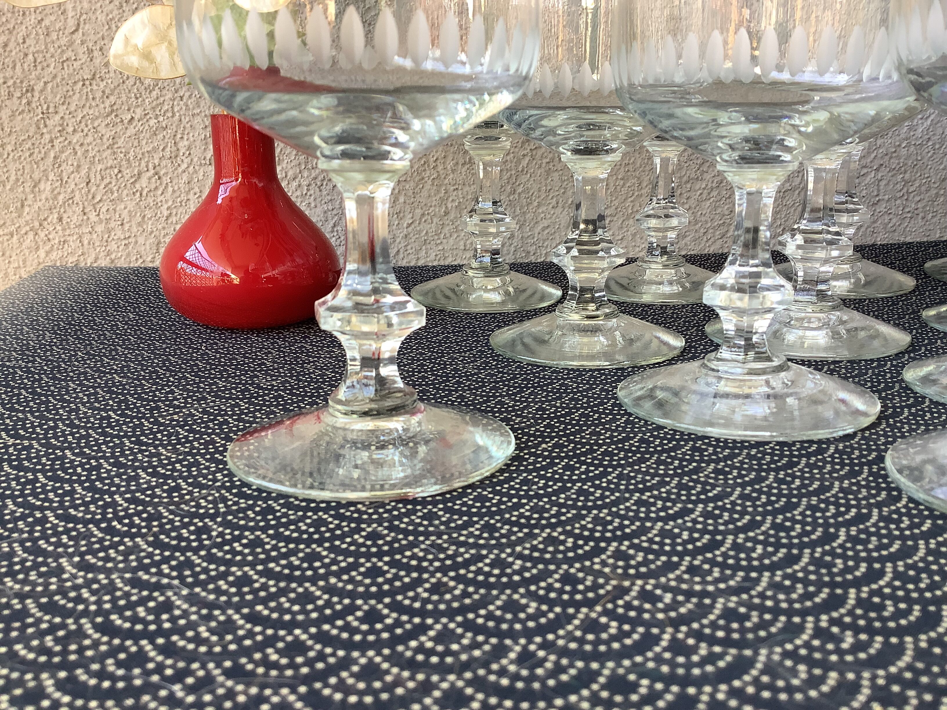 Scaled crystal foot glasses