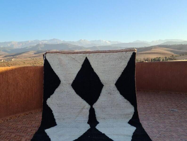 Berber Moroccan rug 250cm x 150cm