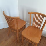 Lot of 2 vintage wooden chairs