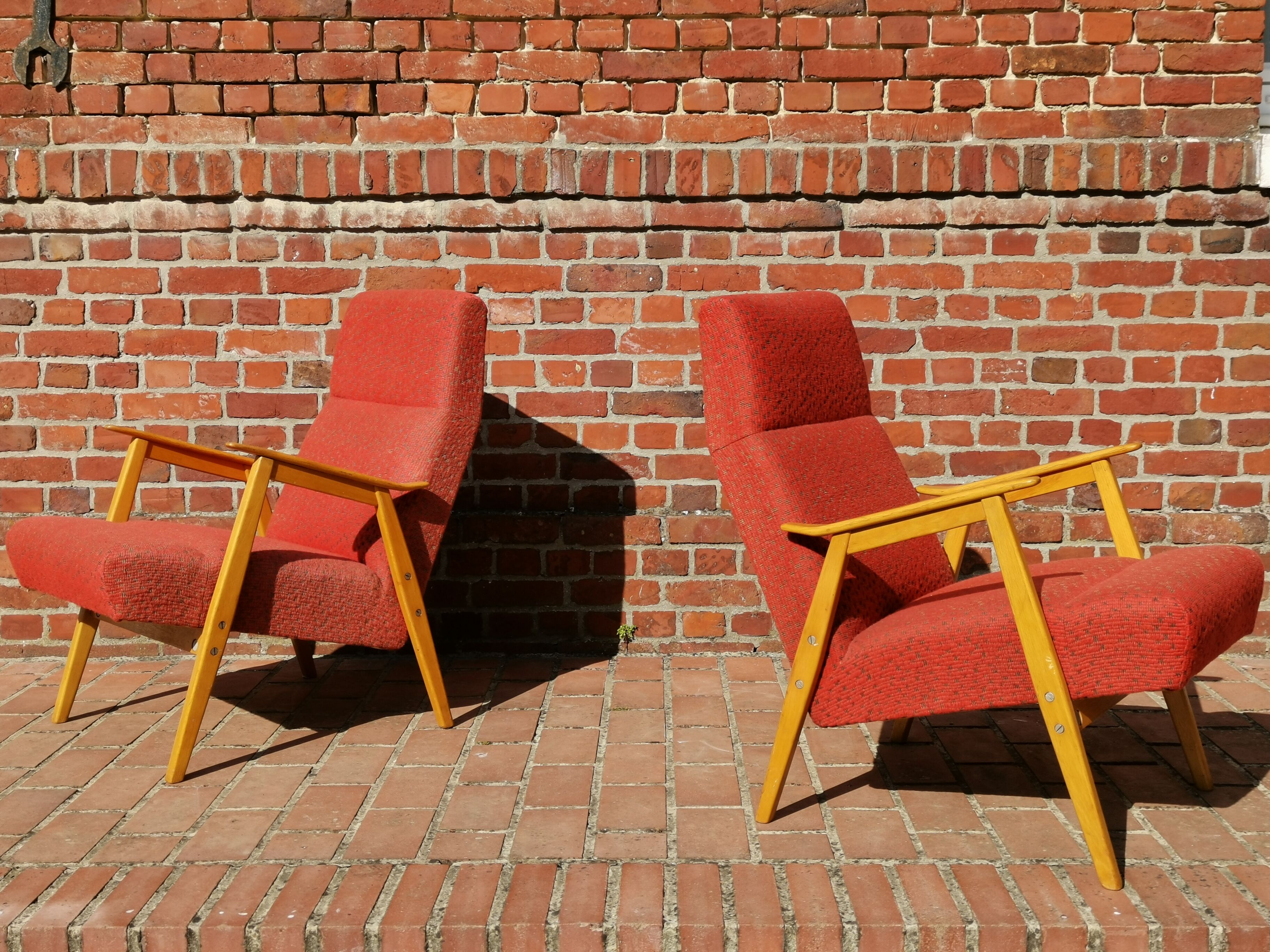 Paire de fauteuils rouge Interier Praha