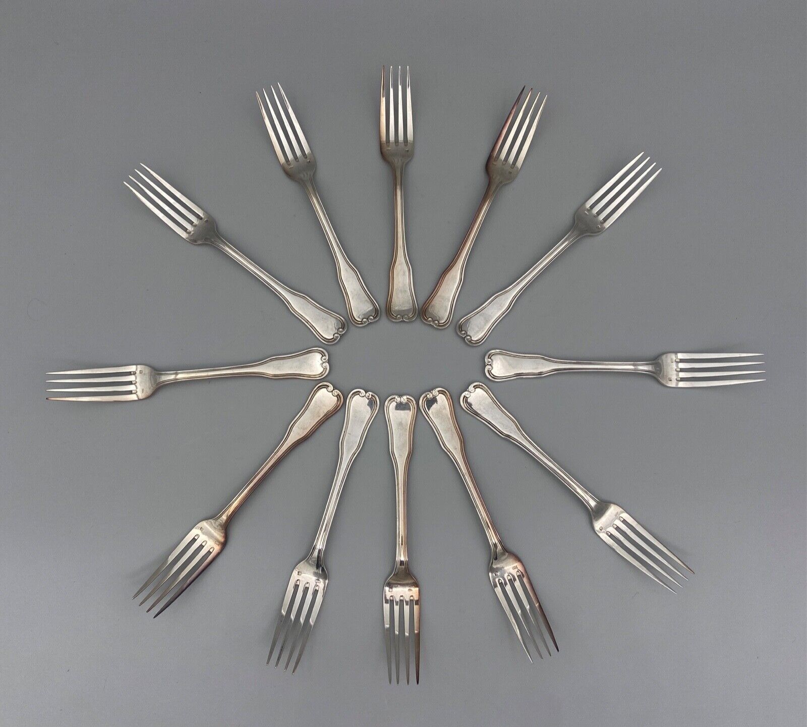 Cutlery set in metal ravinet d'enfert model dauphin 109 pieces