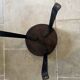 Tabouret tripode brutaliste