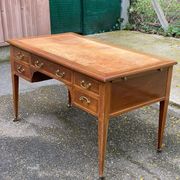 Louis XVI desk in wood and leather from the 19th century