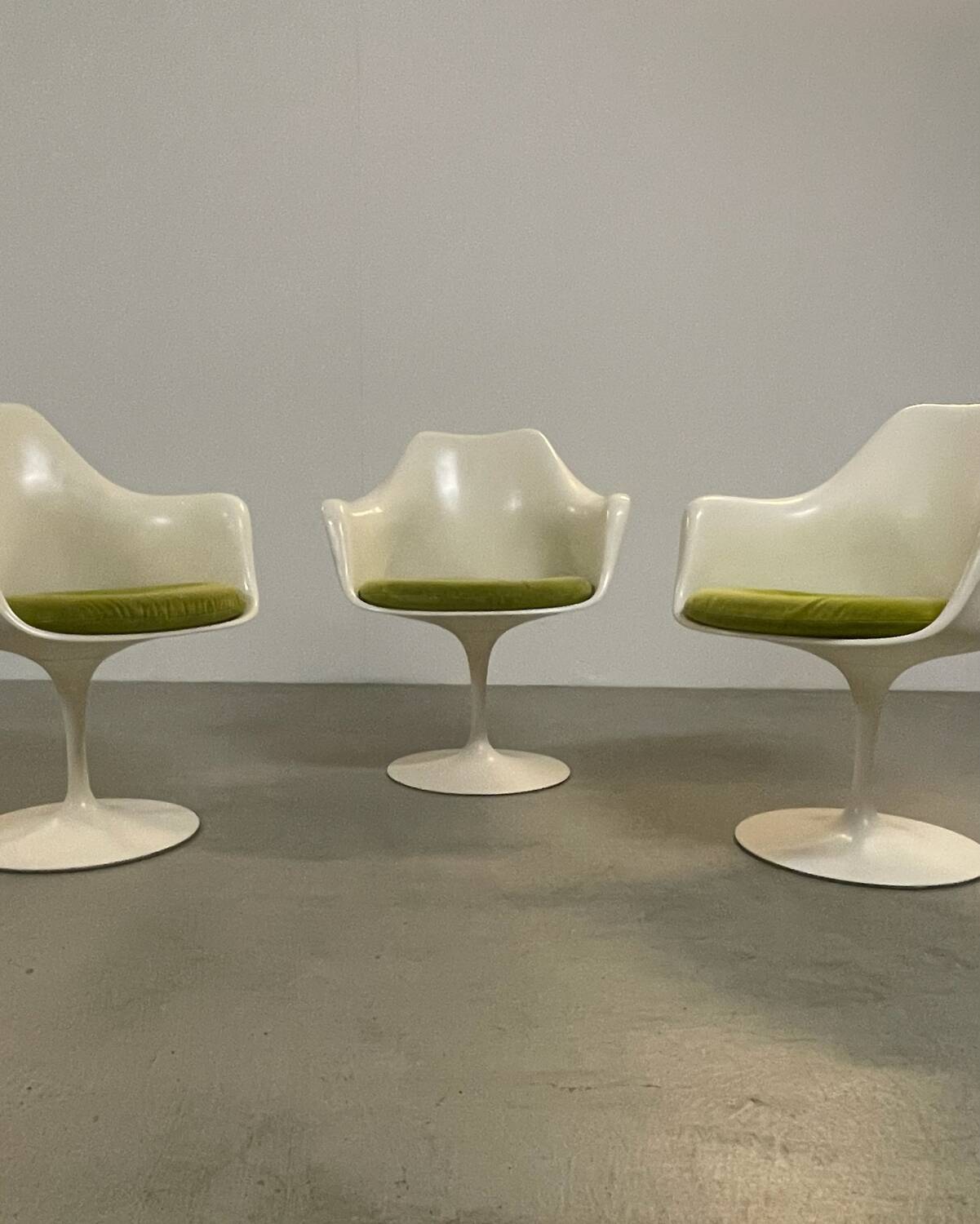 3x Eero Saarinen Tulip Armchair Knoll International