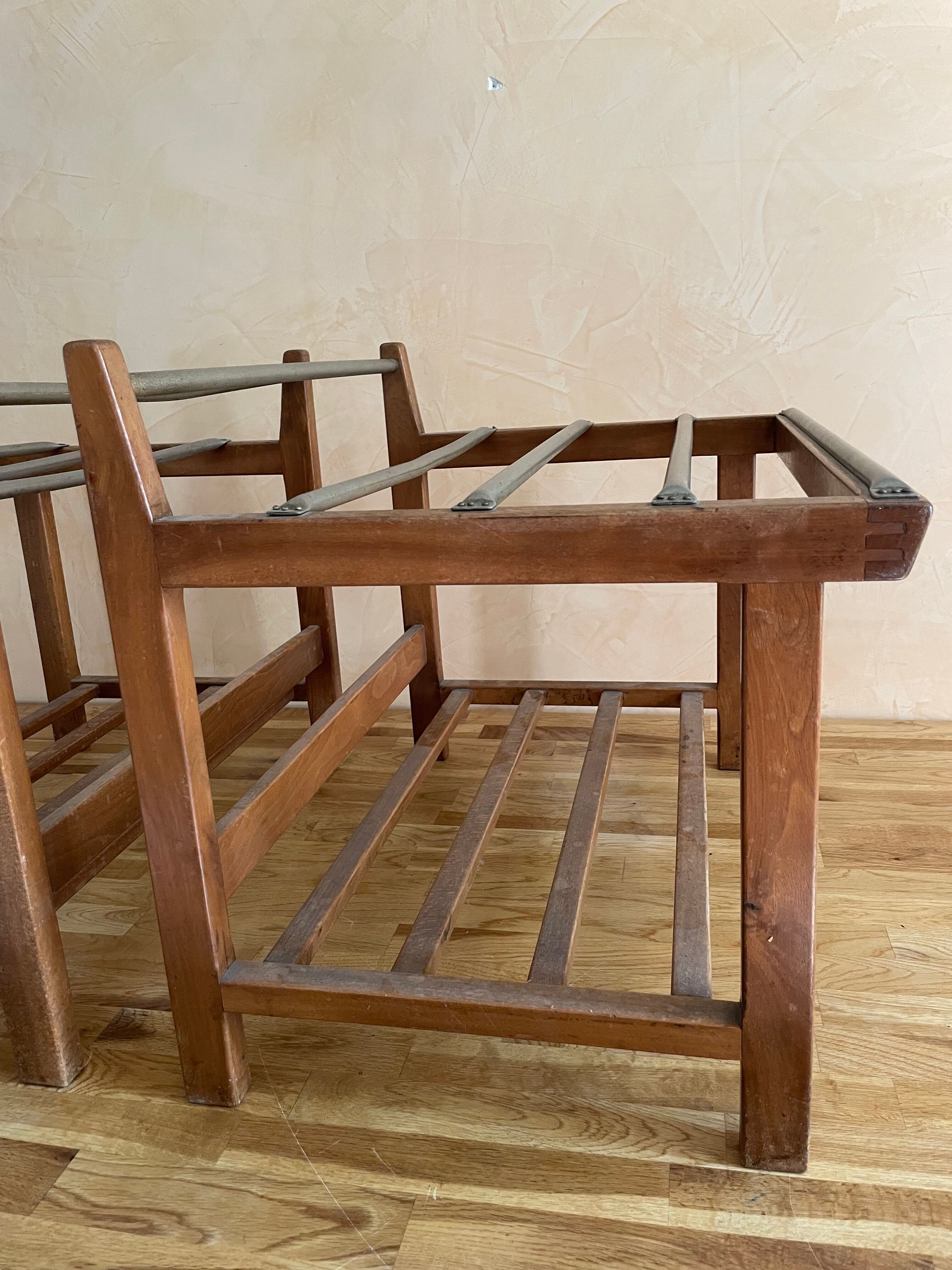 Pair of suitcase holders