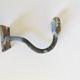 Enamelled cast iron hook