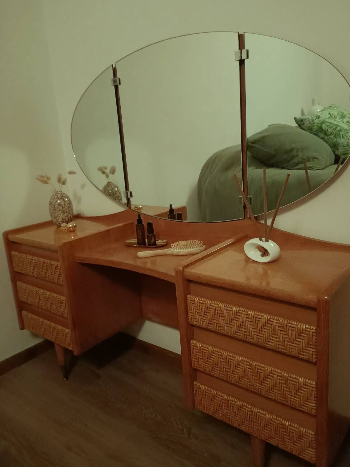 Triptych dressing table