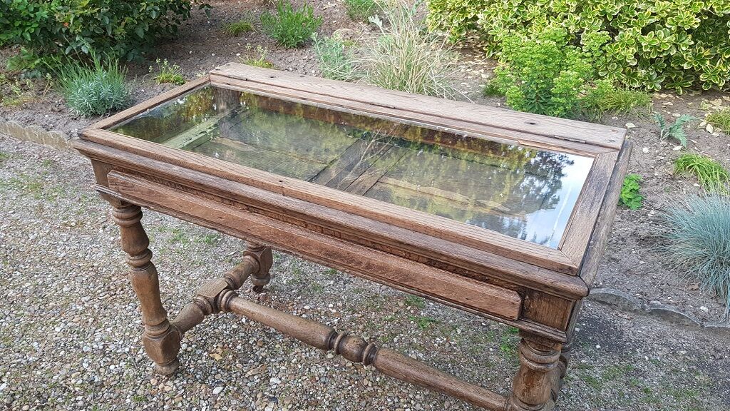 Former haberdashery showcase