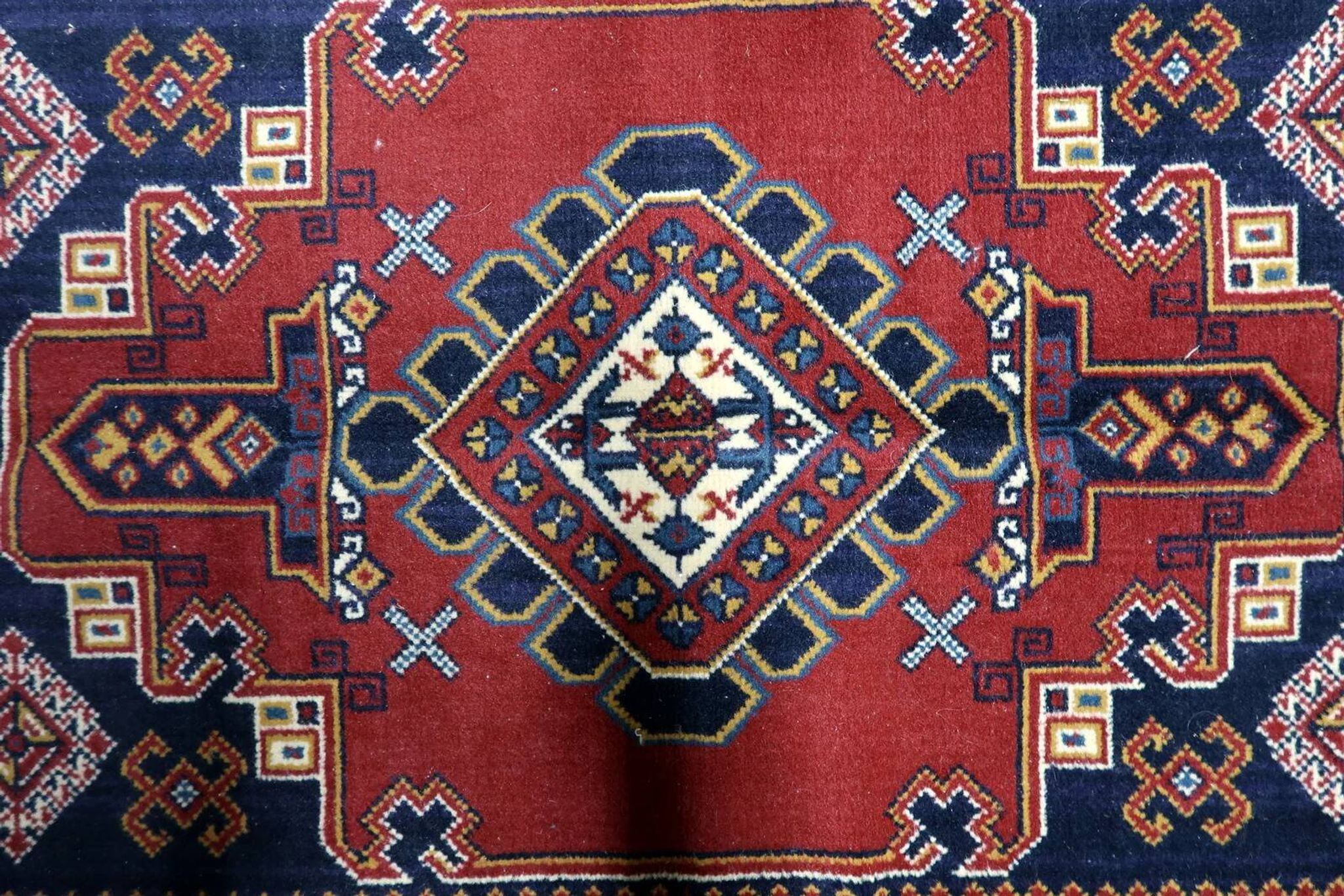 Vintage European Persian-style Shiraz rug 100 cm x 142 cm 1950s - 1C1232
