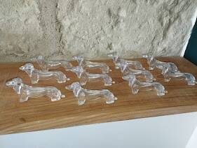 Set of 12 Danone knife rests – Dogs – Bakelite / hard plastic – Year
