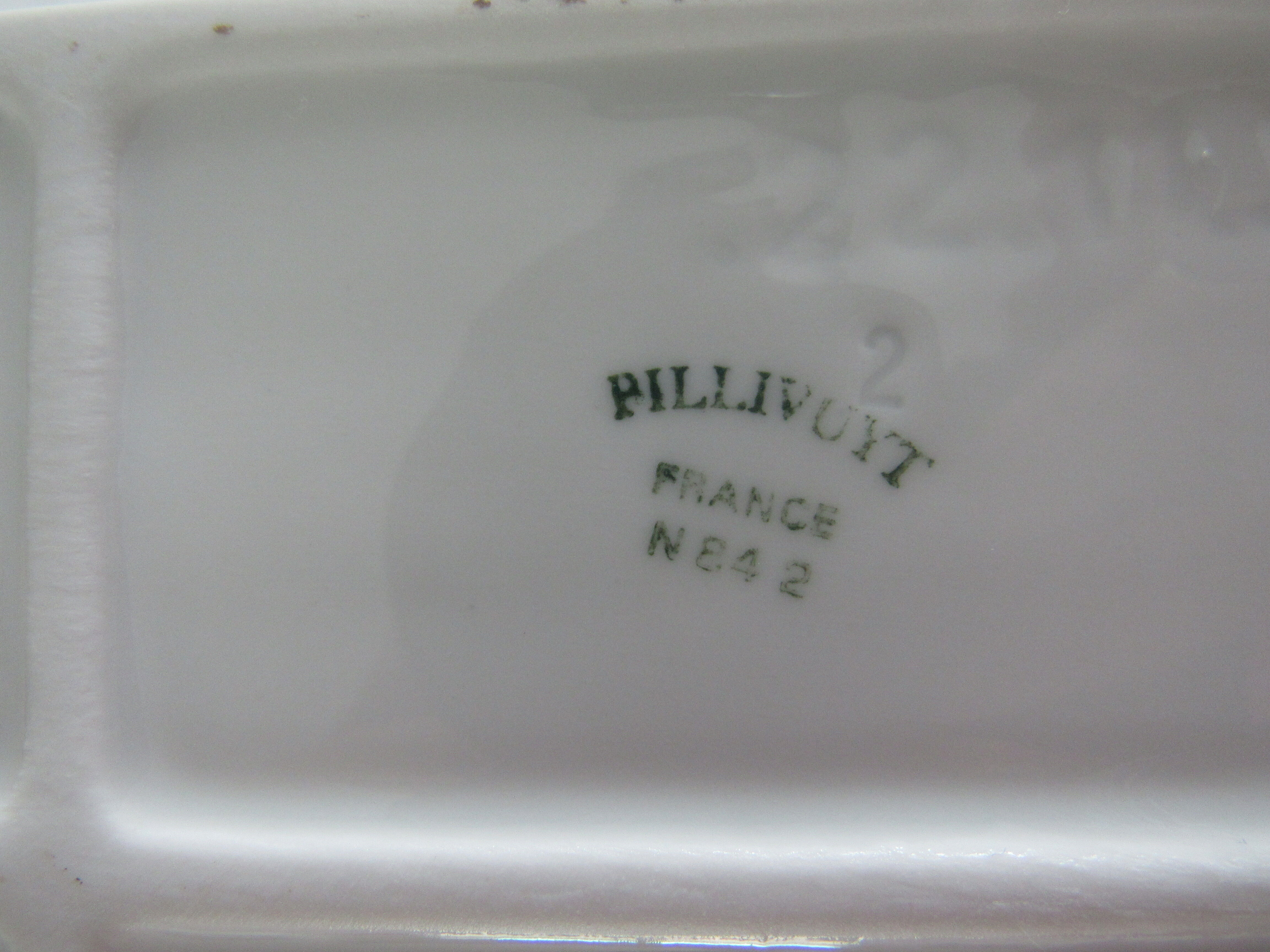 Pullivuyt white ceramic asparagus dish