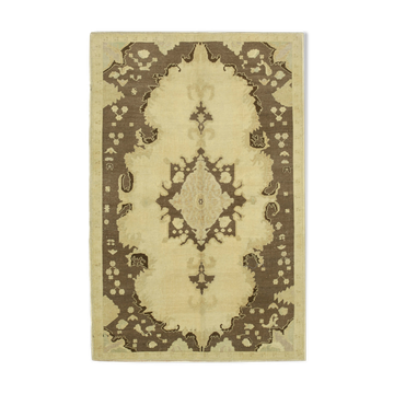 1950s hand-knotted contemporary turkish beige rug 155 cm x 235 cm