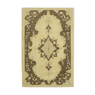 1950s hand-knotted contemporary turkish beige rug 155 cm x 235 cm