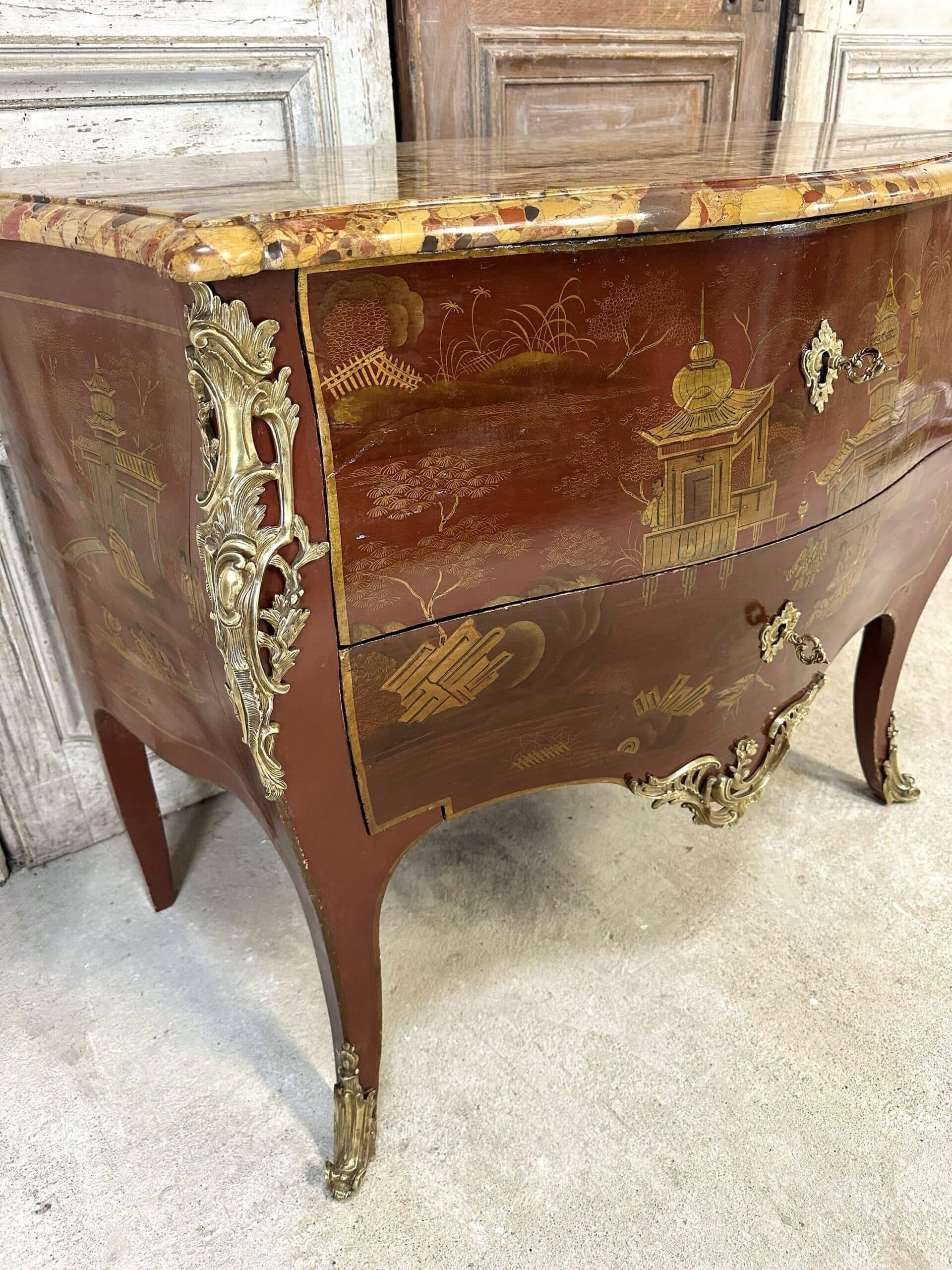 Louis XV style commode in red lacquer from the 1900s.