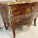 Commode de style Louis XV en laque rouge époque 1900
