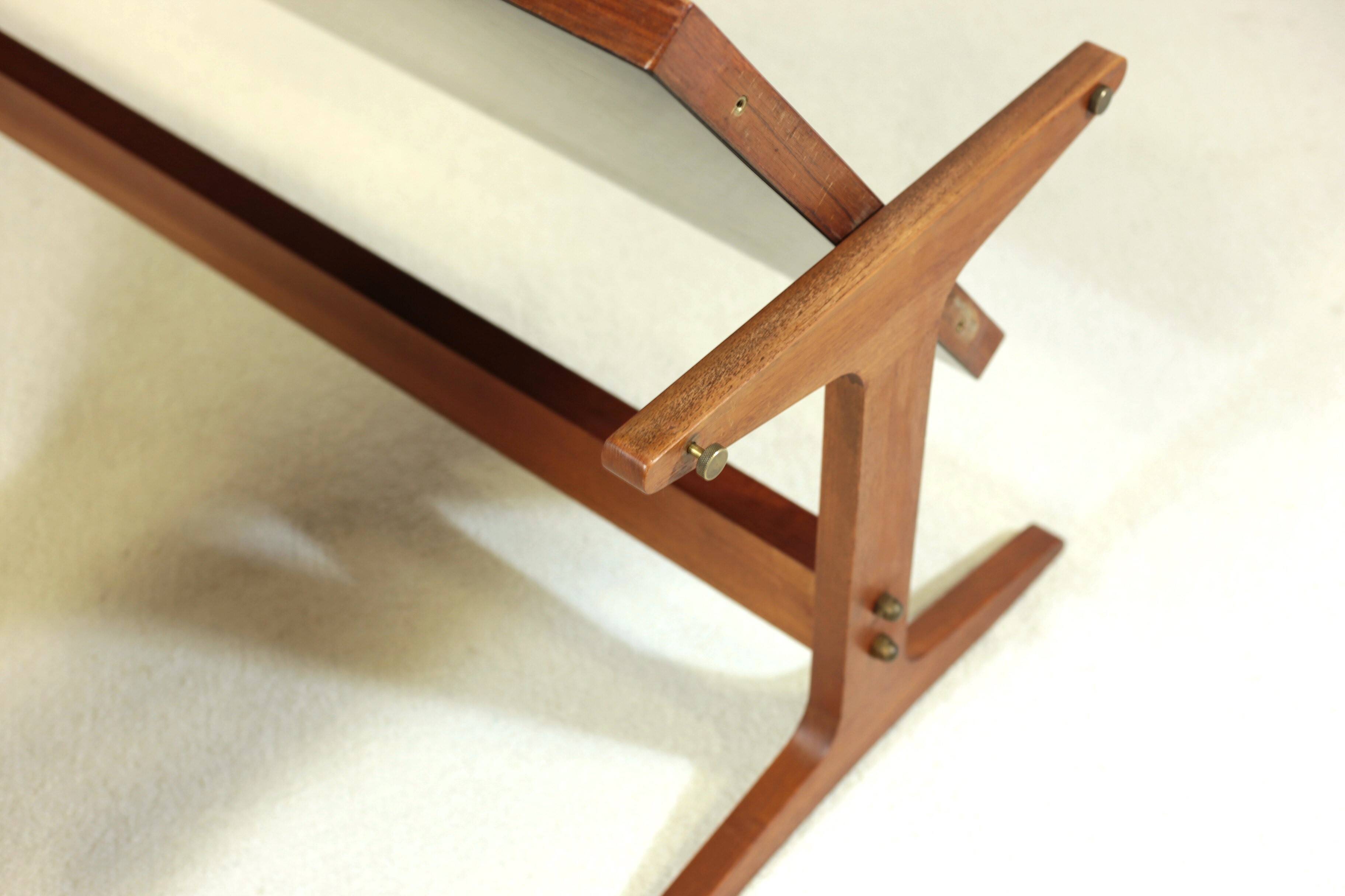 Reversible coffee table