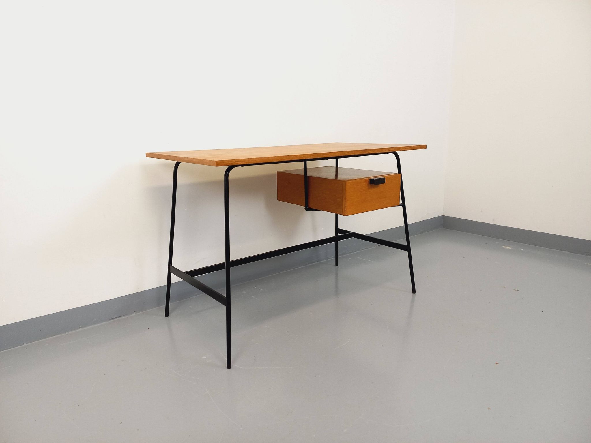 Pierre Paulin vintage modernist desk in oak wood and black metal