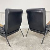 Duo de fauteuils vintage en simili-cuir noir