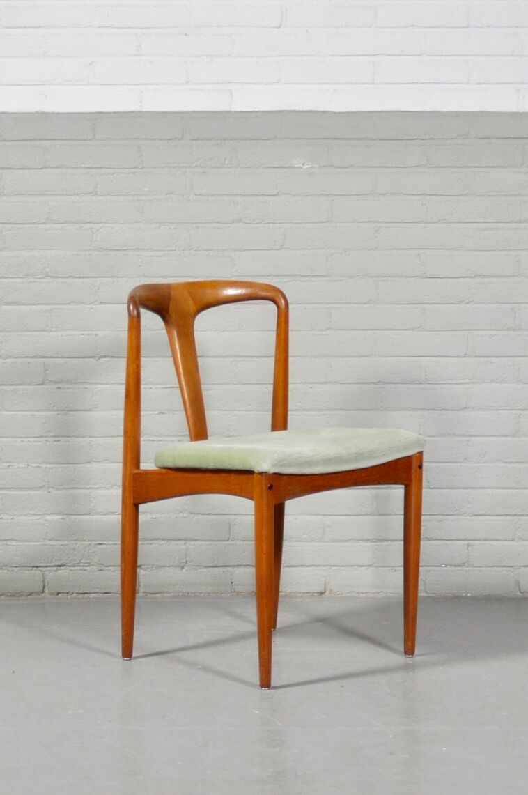 Set of 8 teak 'Juliane' Dining Chairs by Johannes Andersen