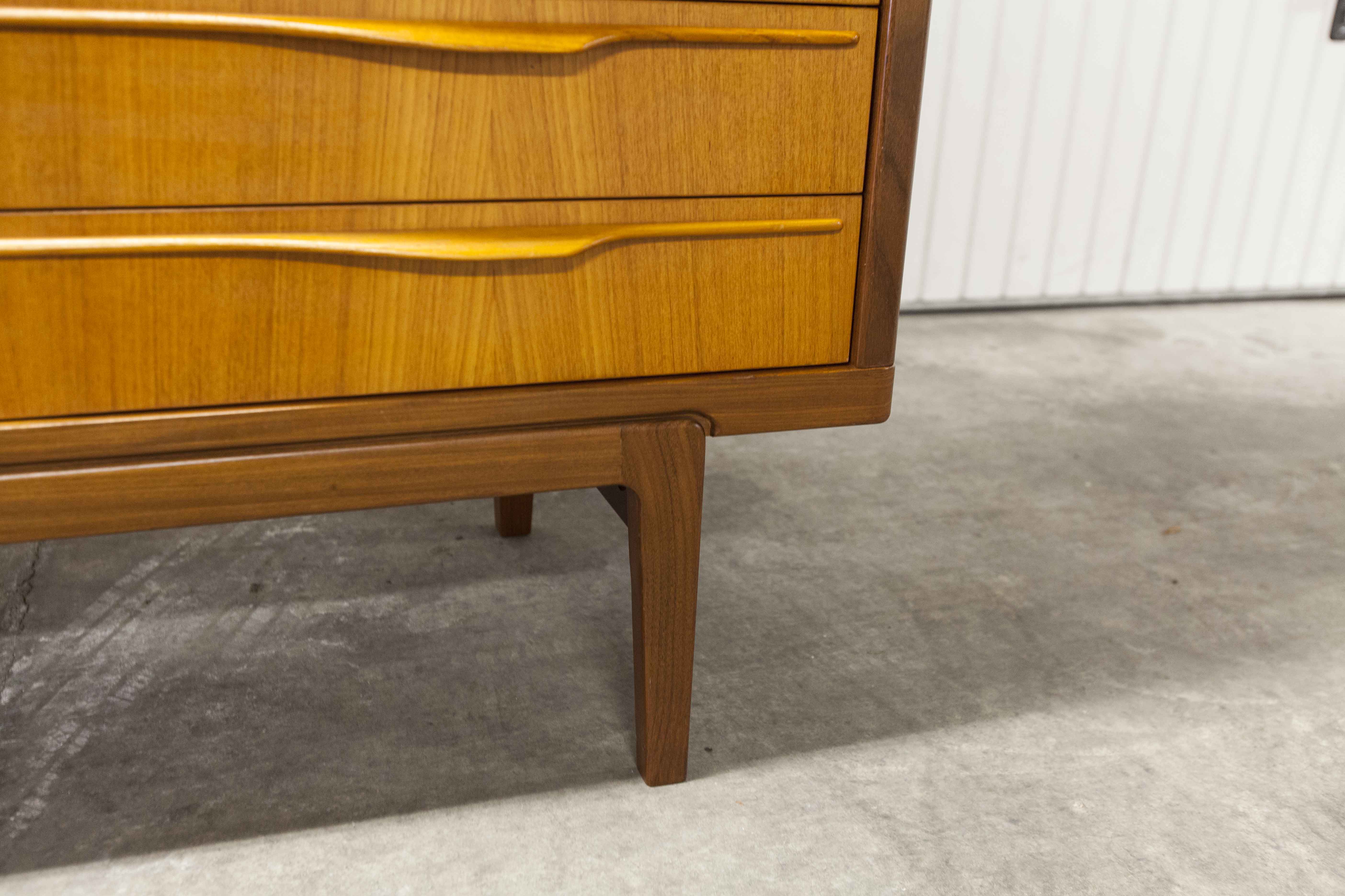 Armoire scandinave en teck 1969 NF Ameublement 202