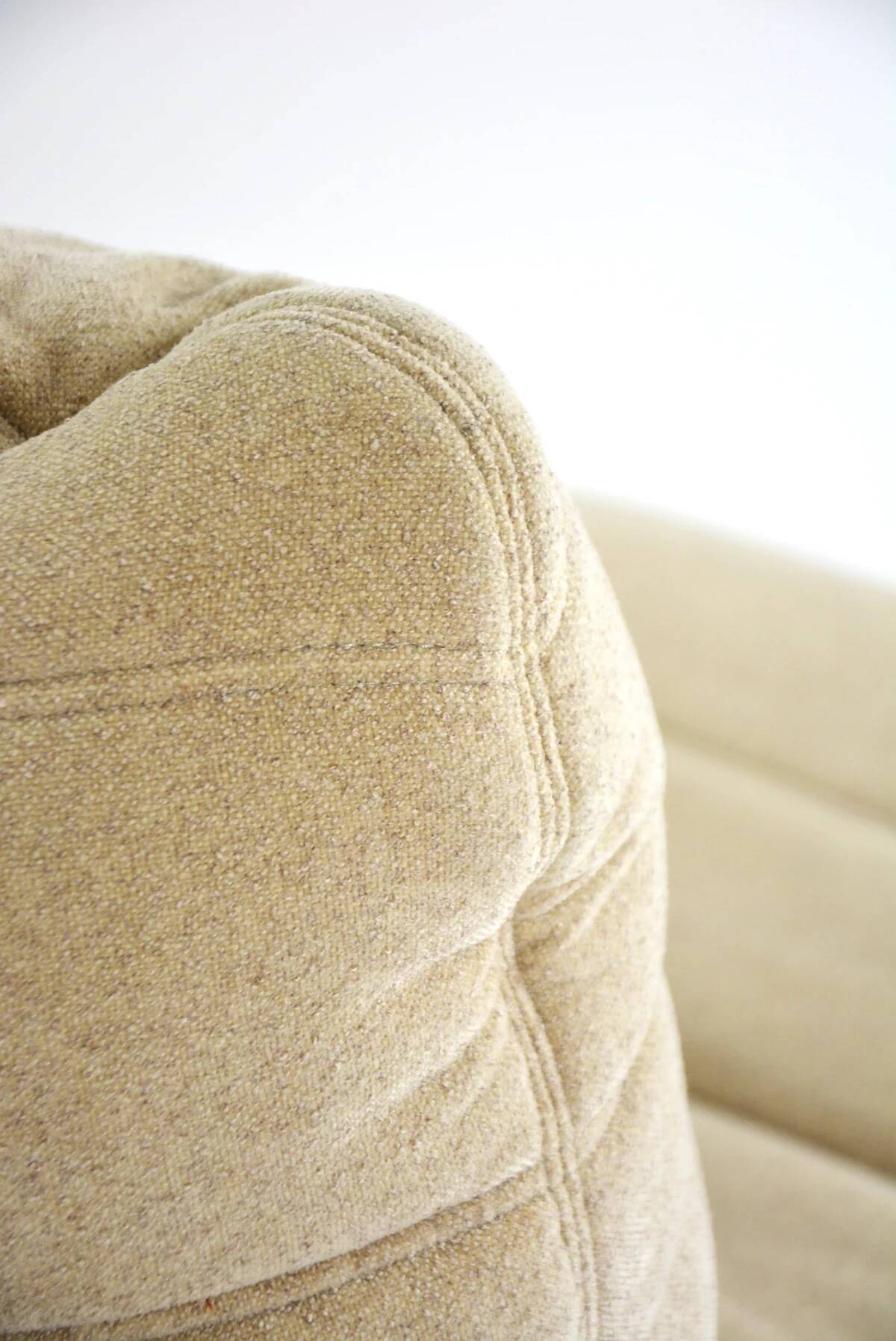 Chauffeuse et son repose-pied Marsala Ligne Roset beige clair