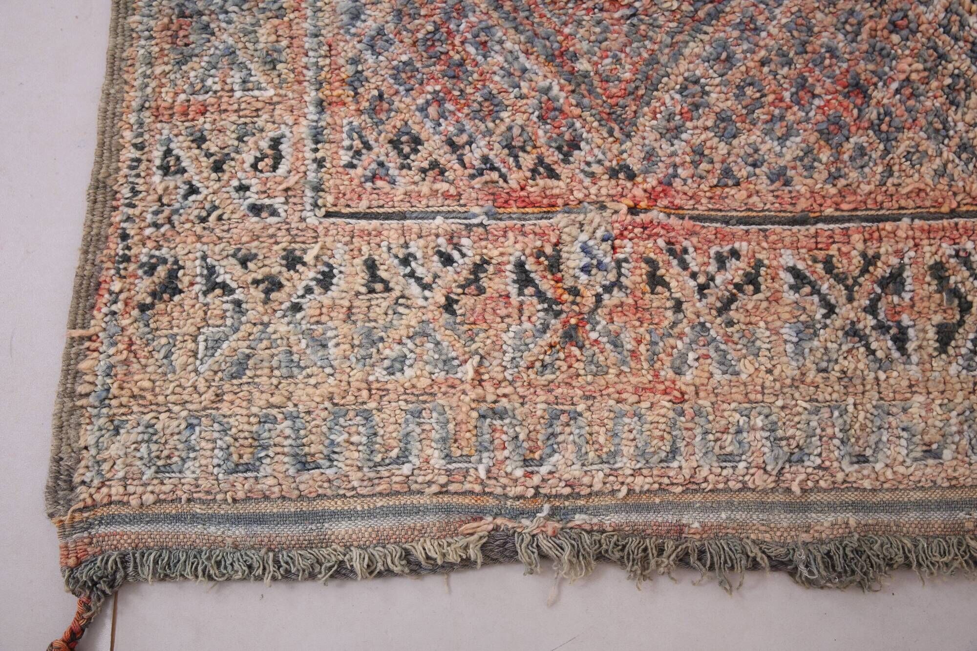 Vintage Moroccan Beni Mguild Rug 194 x 270 cm - Berber Wool Rug Handmade