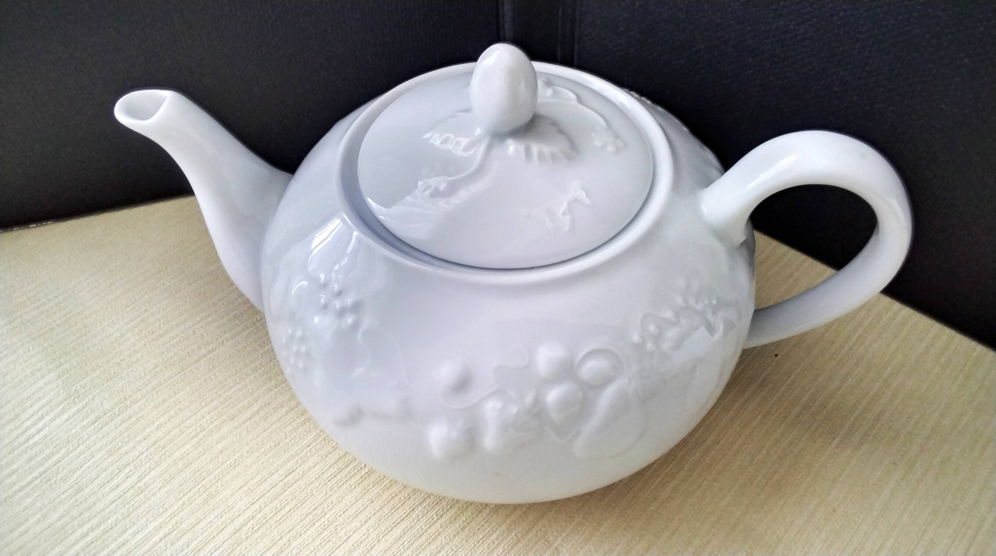 Porcelain teapot Ph. Deshoulières Model California