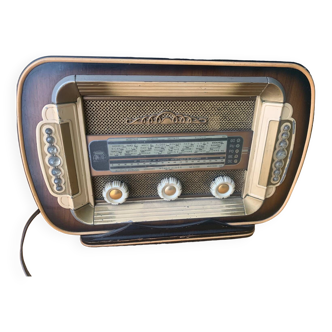 Radio set from the 1940s