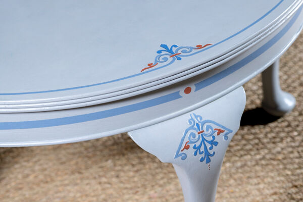 Table basse en noyer chippendale