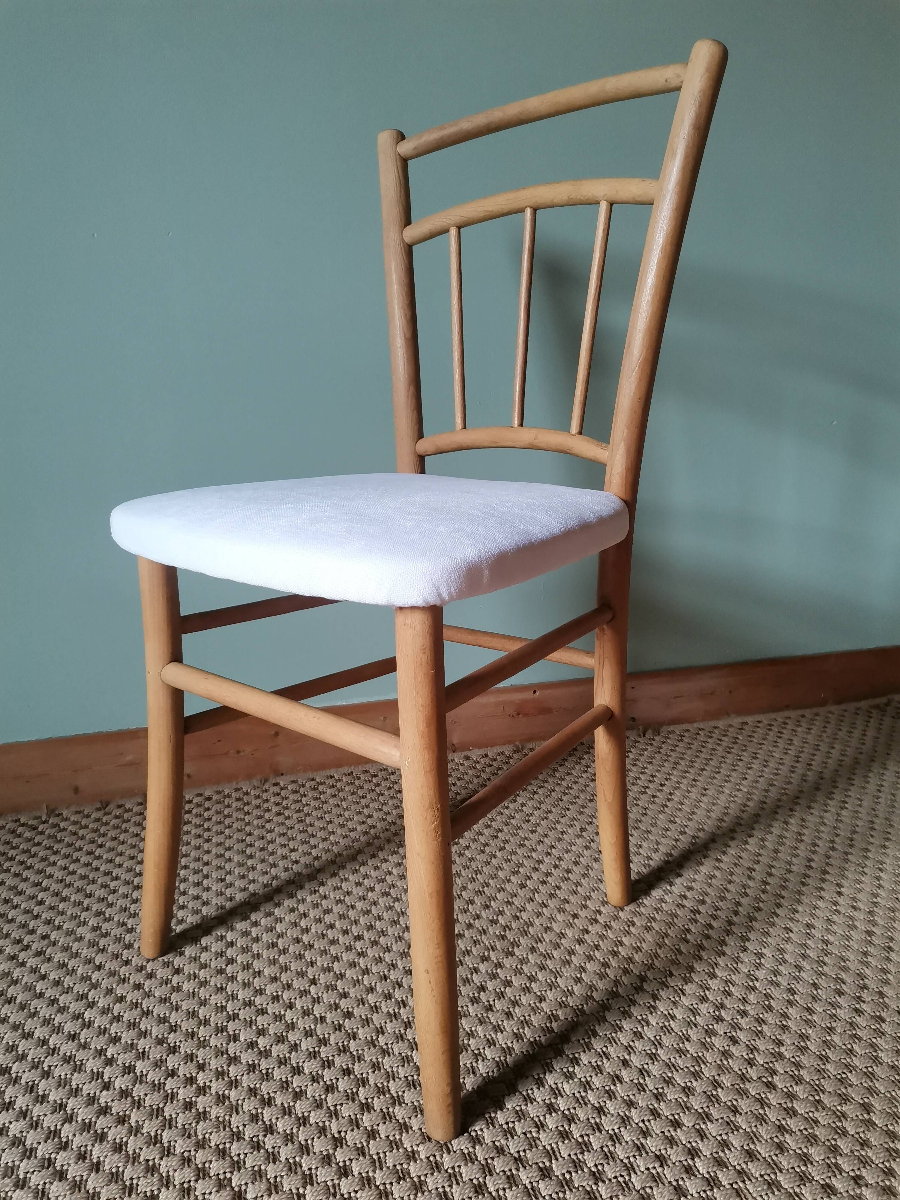 Chaises bistrot anciennes blanches