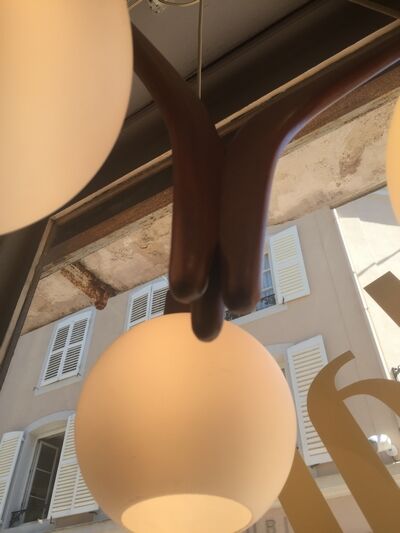 Lustre boomerang scandinave en teck  3 globes en opaline