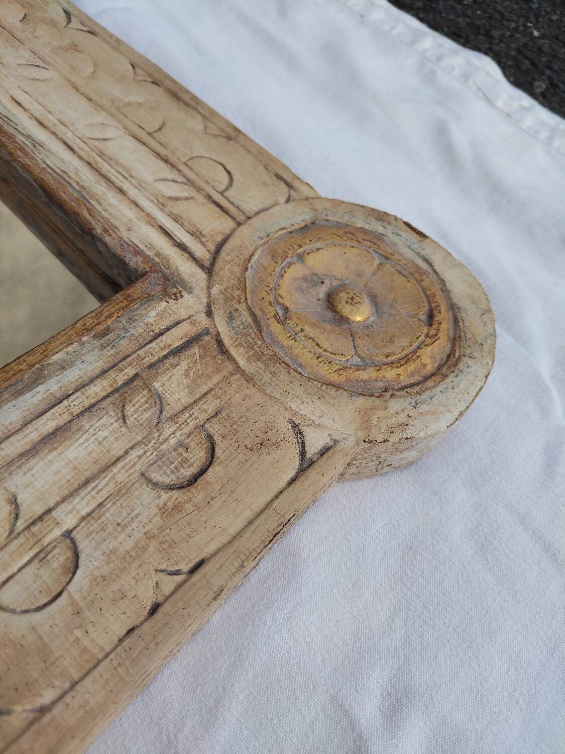 Antique carved wooden mirror – Indian craftsmanship – Authentic patina