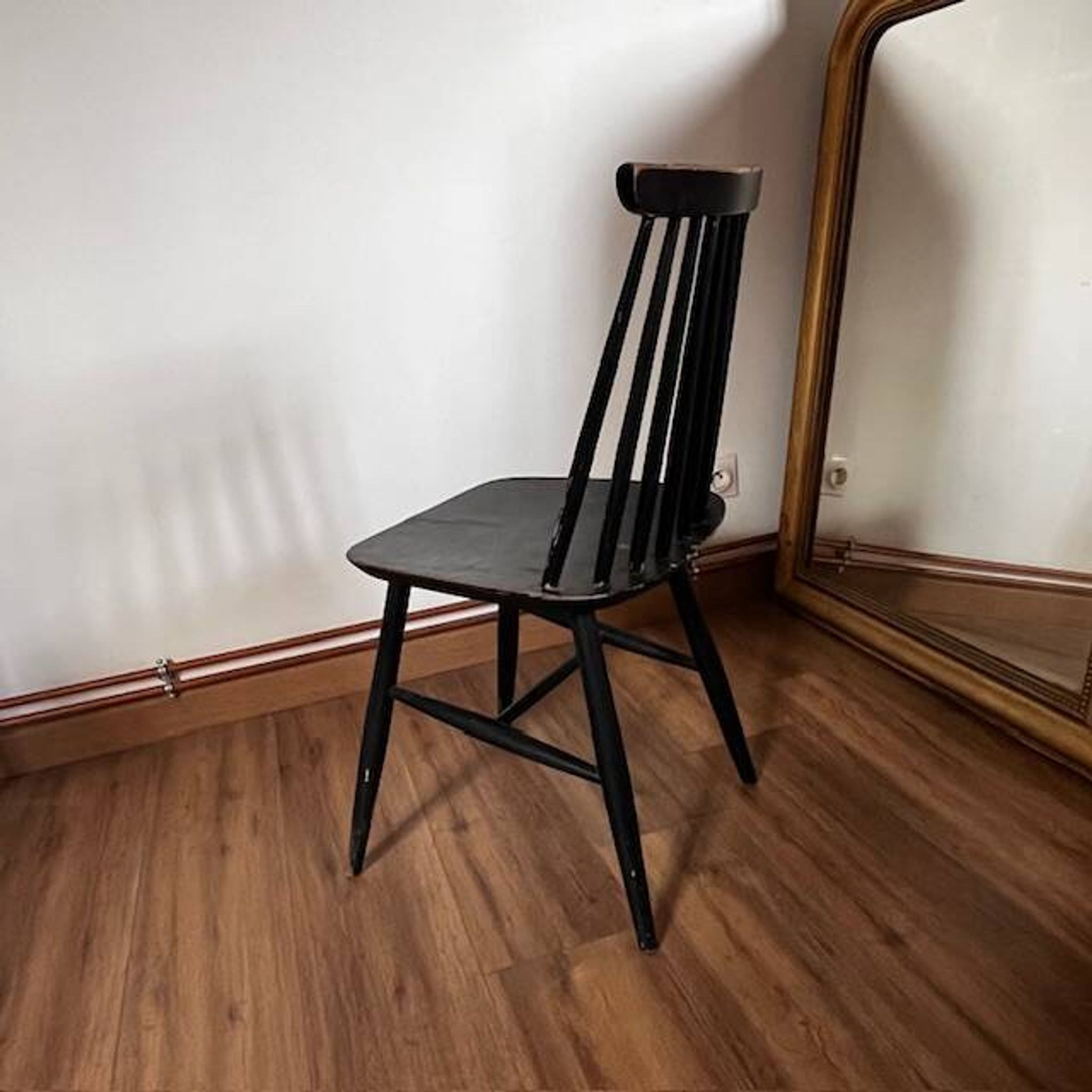 Chaise noire type fanett