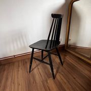 Chaise noire type fanett