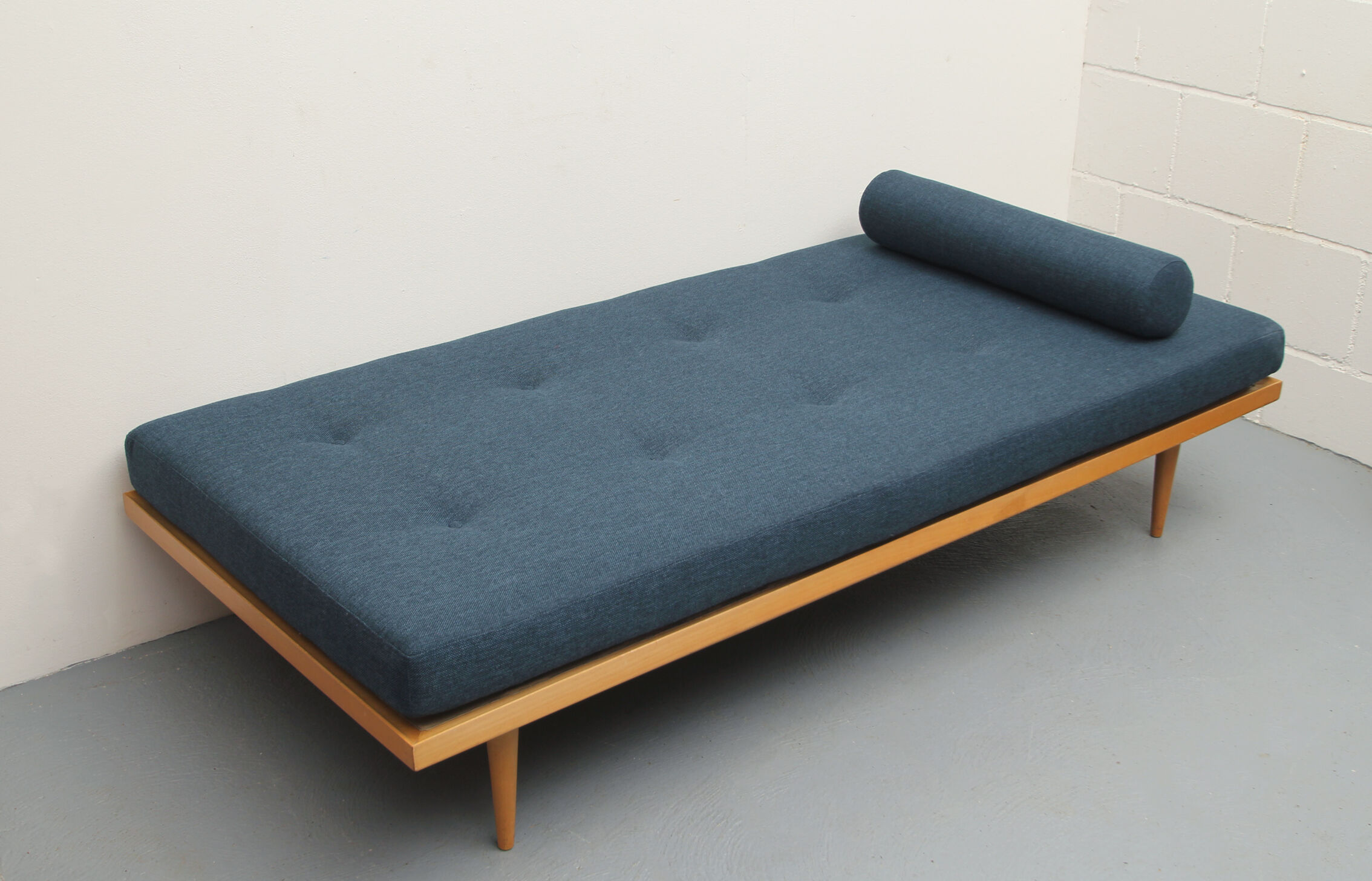 1960s daybed in beechwood, darkblue polstery