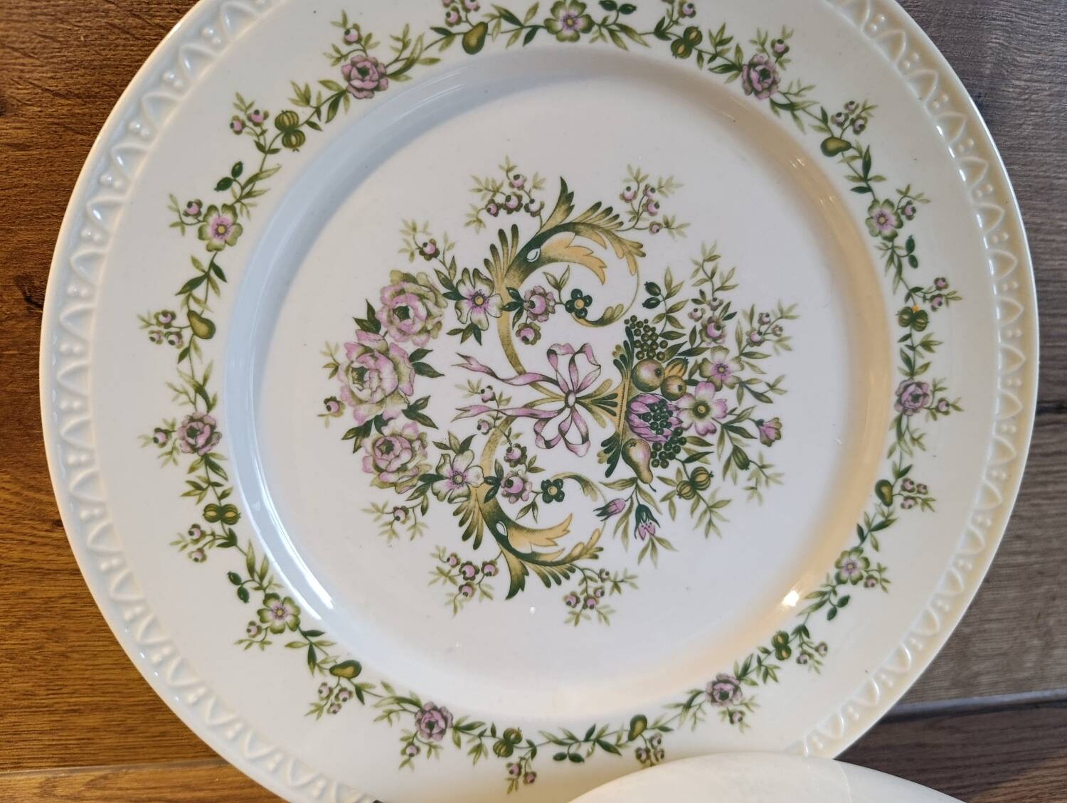 6 Villeroy & Boch Trianon pattern porcelain soup plates