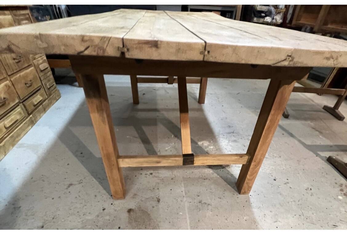 Old work table in elm