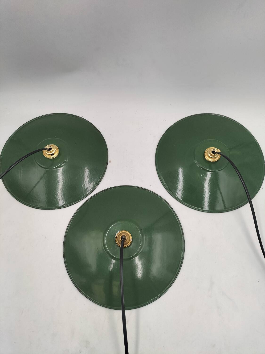Enamelled sheet metal suspensions
