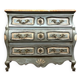 commode Tombeau Louis XV entièrement galbée en bois patiné