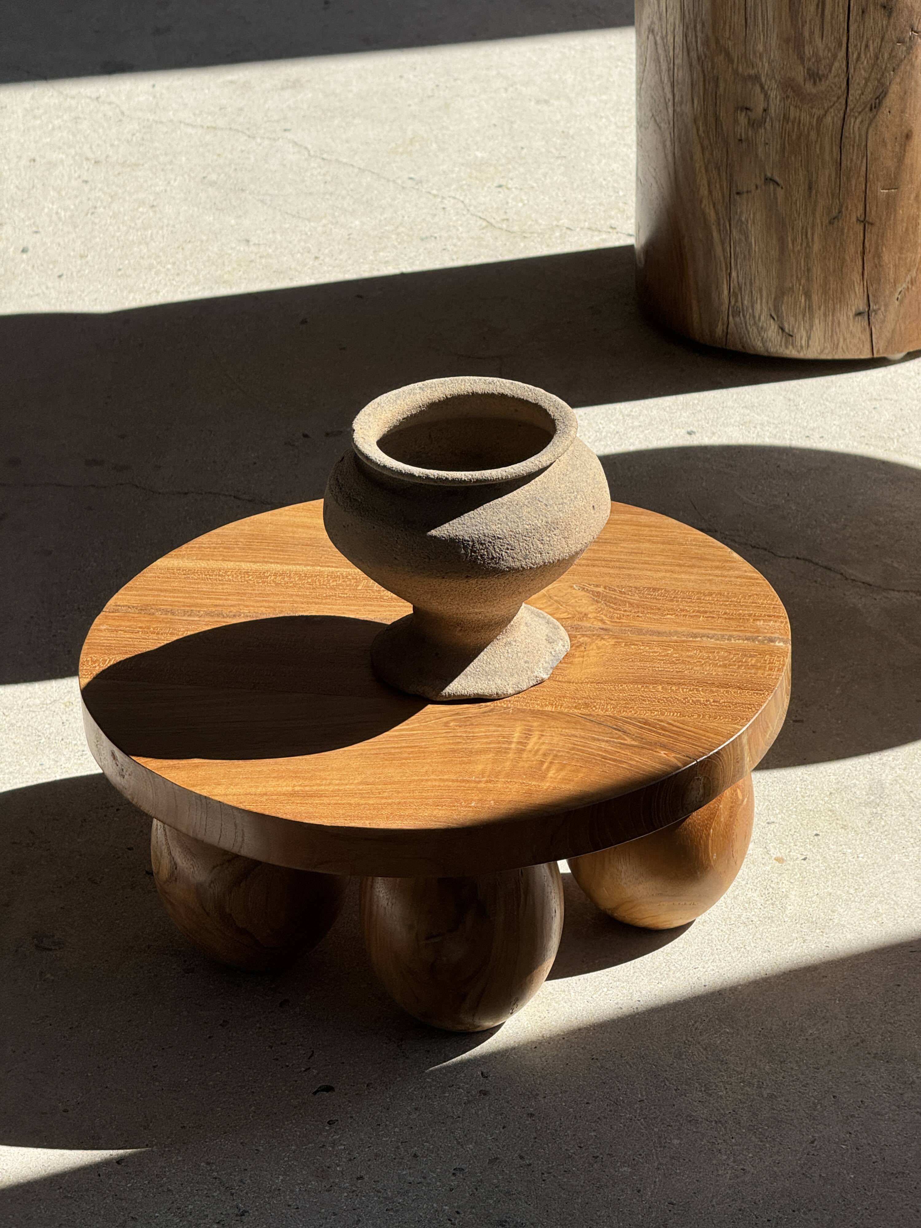 Sexy Neck - Solid wood (monoxyle) side table in natural colour H45