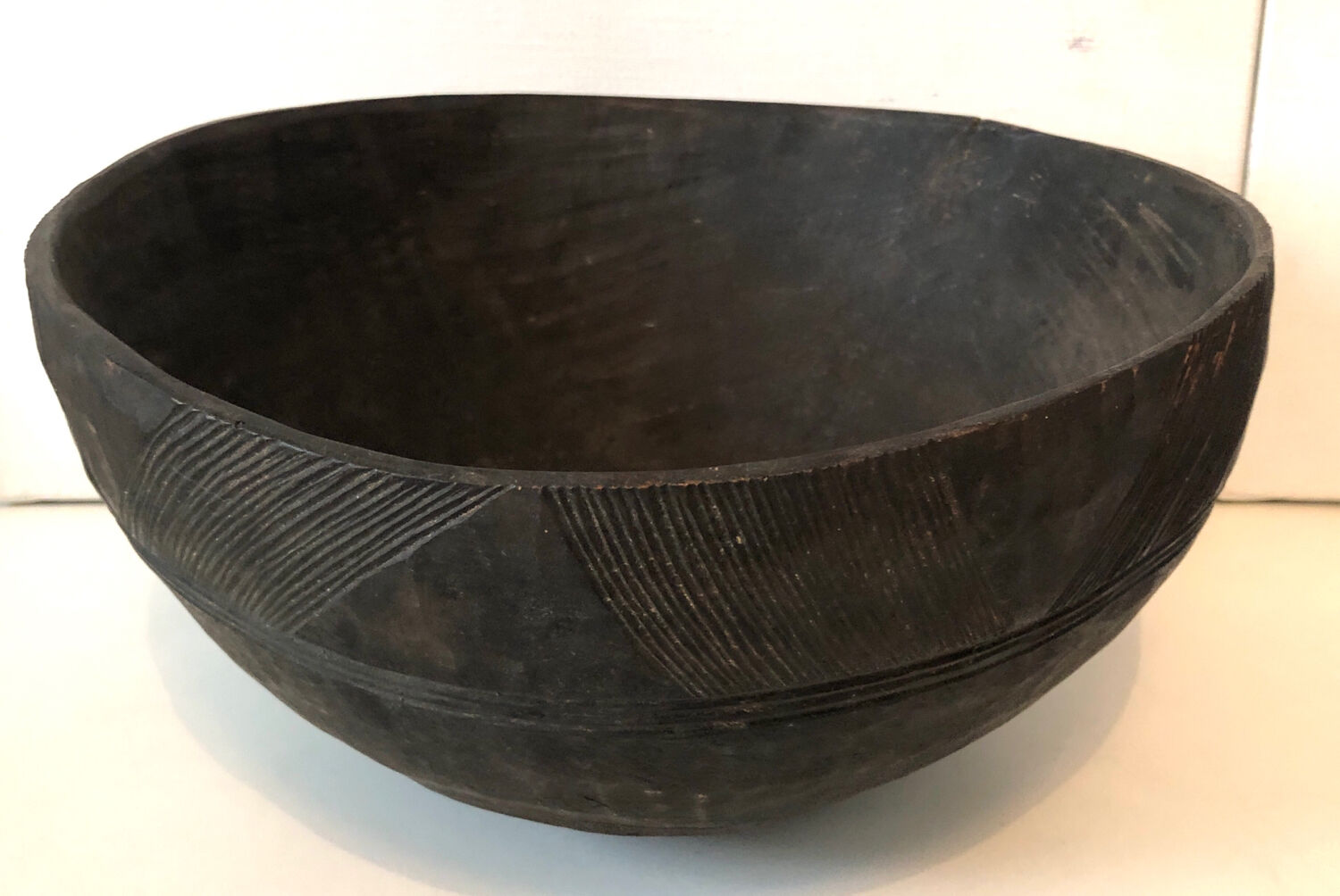 Pot sculpté bois noir africain