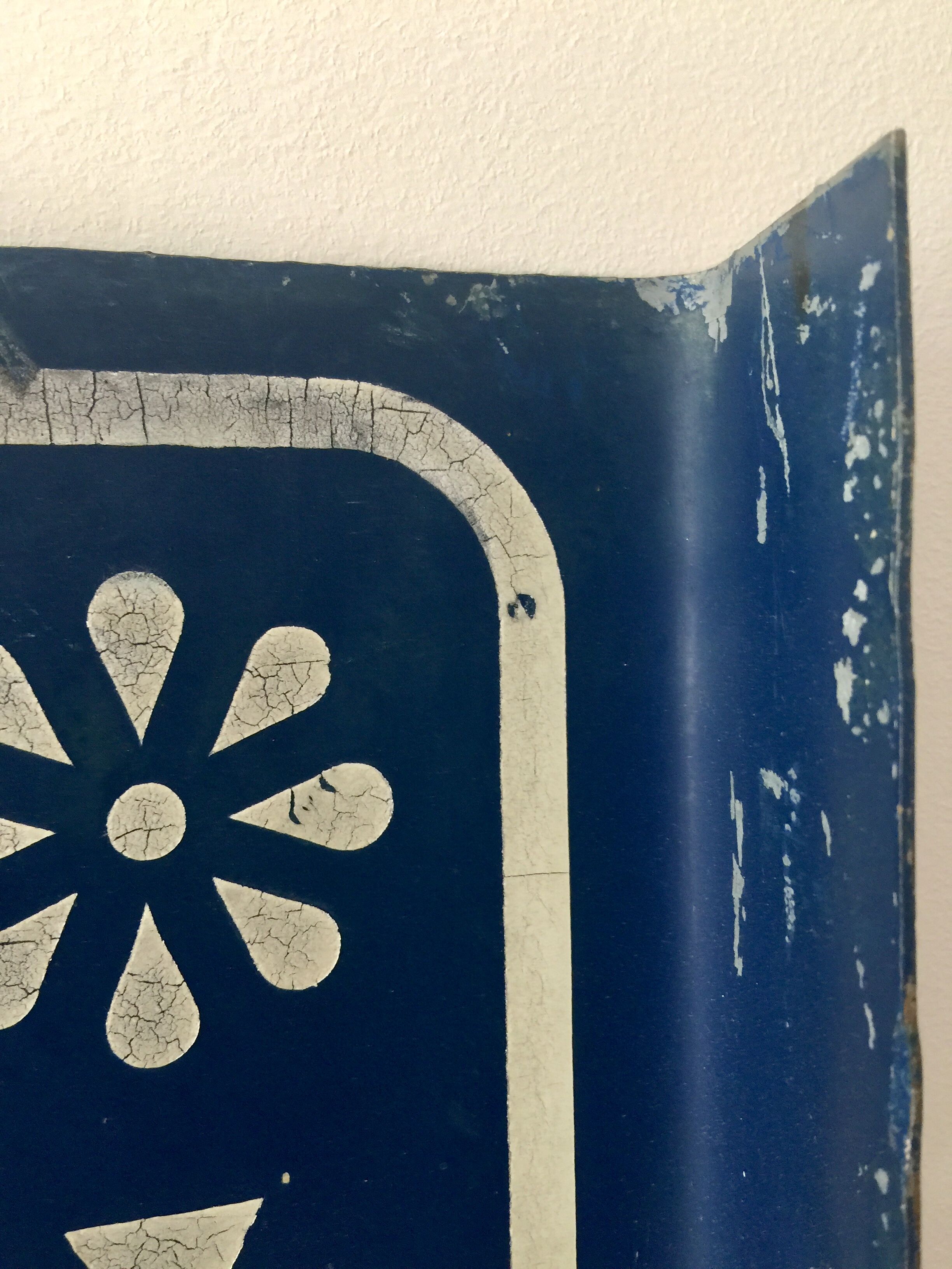Two-sided iron plate Hotel and pottery