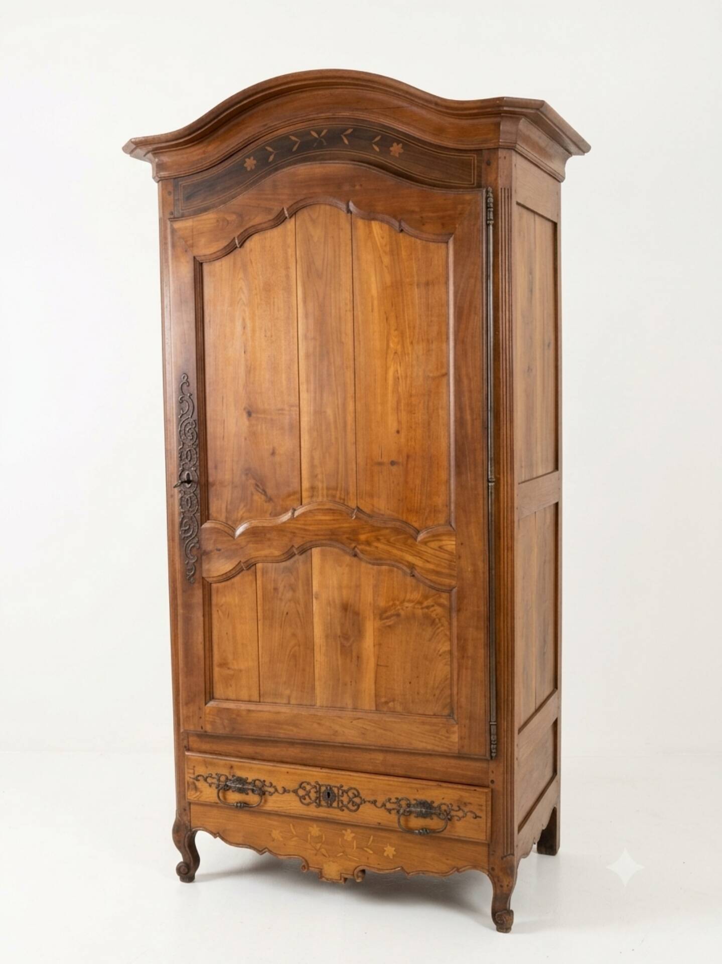 Armoire Bonnetière en noyer 18 eme