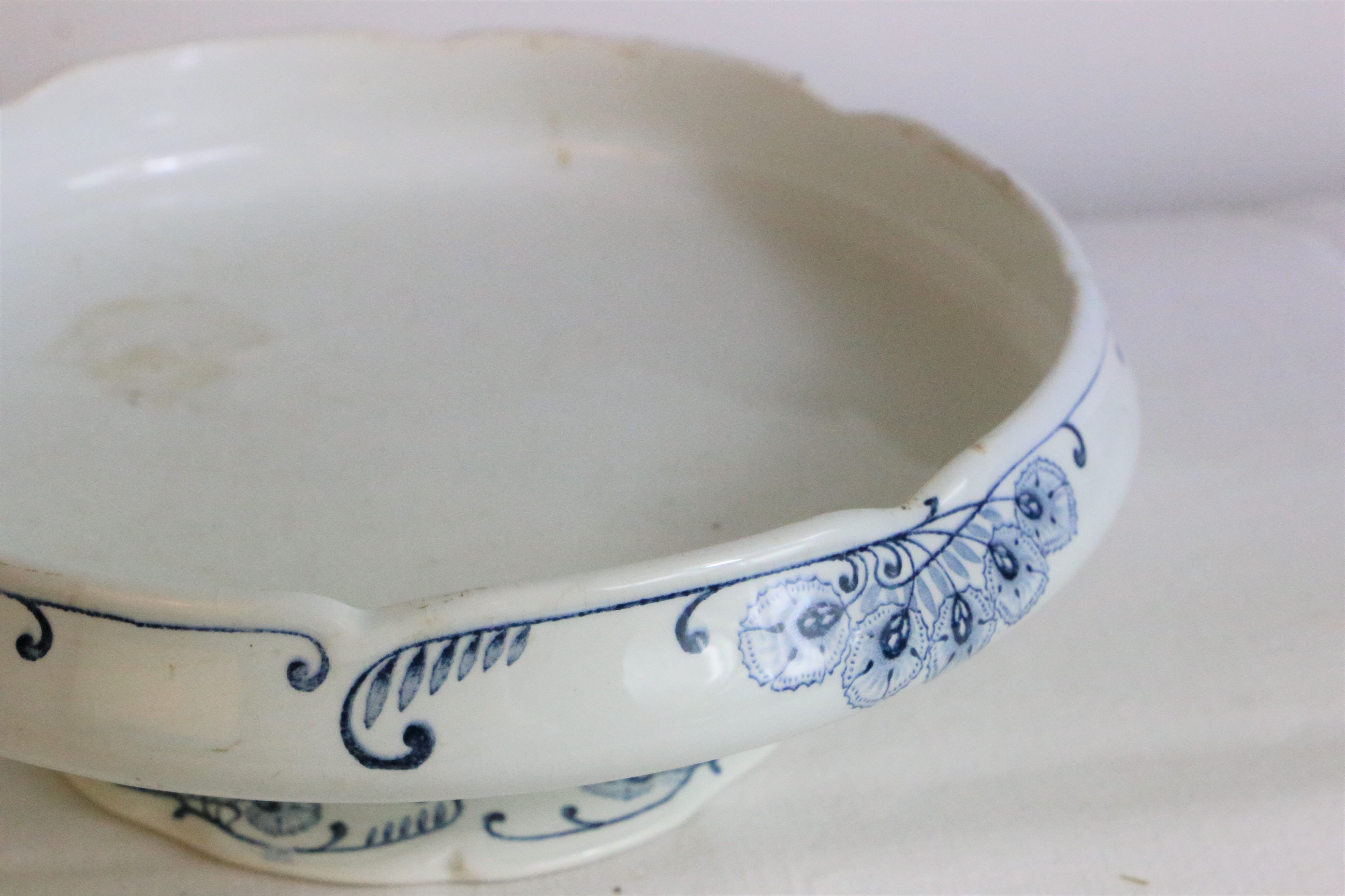 Flat on piedouche, compotier, iron earth, Onnaing earthenware, Palma model, 1890